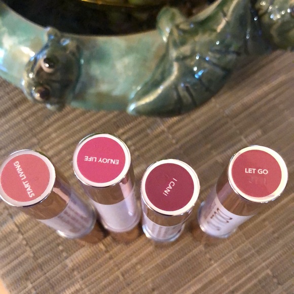 DOLL 10 LIP CRAYON 💄 - Picture 5 of 10